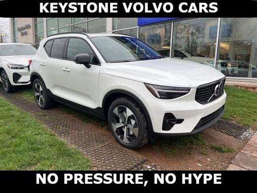 Crystal White 2026 Volvo XC40 B5 Plus