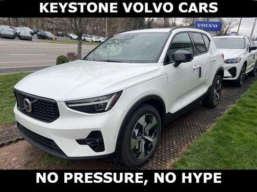 Crystal White 2026 Volvo XC40 B5 Plus