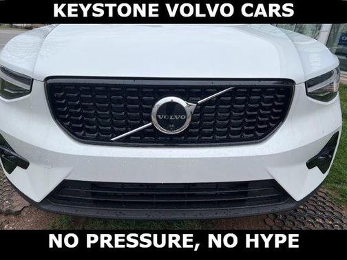Crystal White 2026 Volvo XC40 B5 Plus