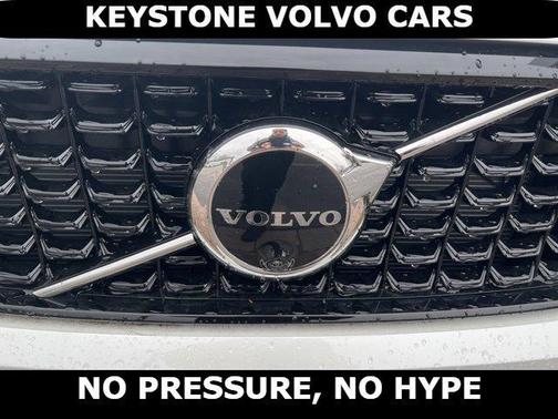 Crystal White 2026 Volvo XC40 B5 Plus