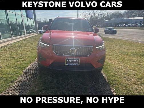 2023 Volvo XC40 B5 Plus Bright Theme
