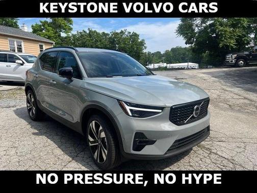 Vapour Grey 2026 Volvo XC40 B5 Plus