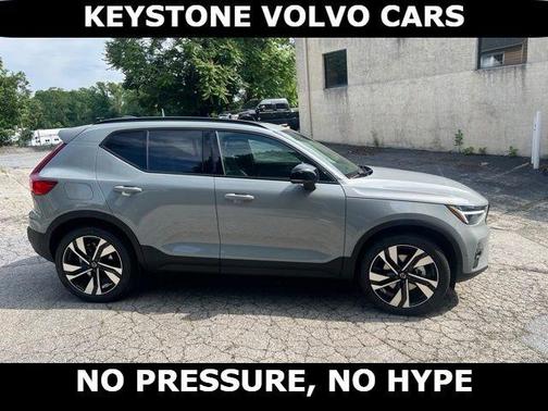 Vapour Grey 2026 Volvo XC40 B5 Plus