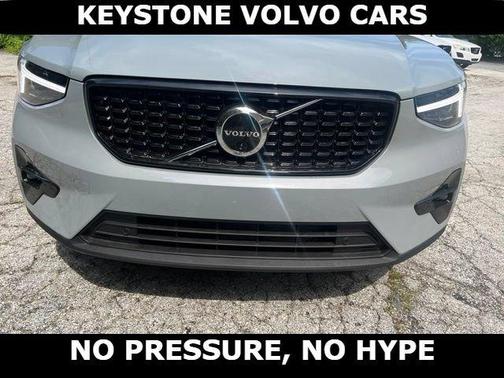 Vapour Grey 2026 Volvo XC40 B5 Plus
