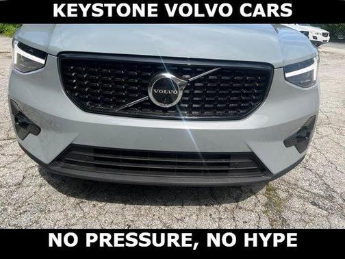 Vapour Grey 2026 Volvo XC40 B5 Plus