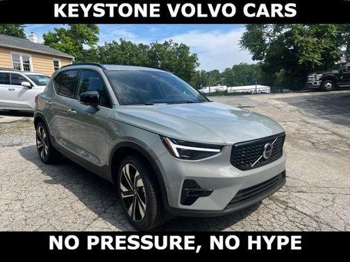 Vapour Grey 2026 Volvo XC40 B5 Plus