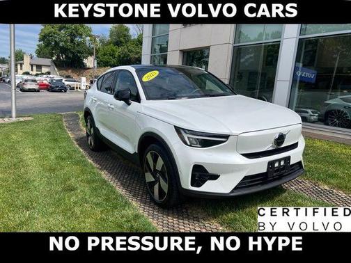 Crystal White 2023 Volvo C40 Recharge Pure Electric Twin Plus
