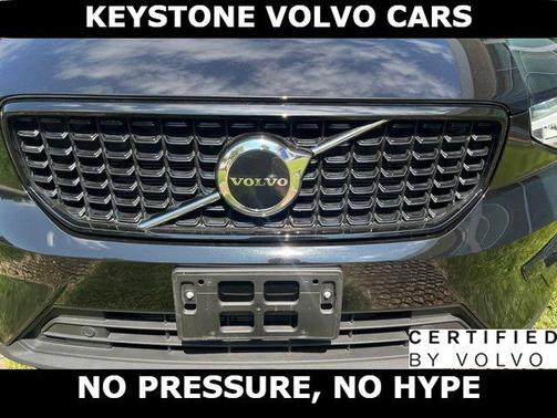 Onyx Black 2023 Volvo XC40 B5 Plus Dark Theme