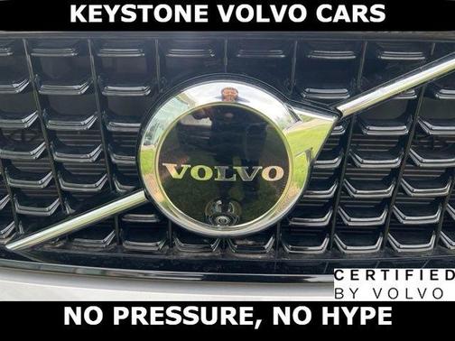 Silver 2025 Volvo XC40 B5 Plus Dark Theme