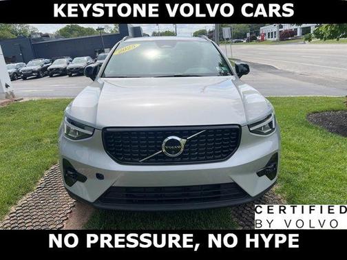 Silver 2025 Volvo XC40 B5 Plus Dark Theme