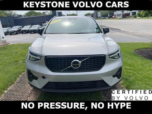 Silver 2025 Volvo XC40 B5 Plus Dark Theme