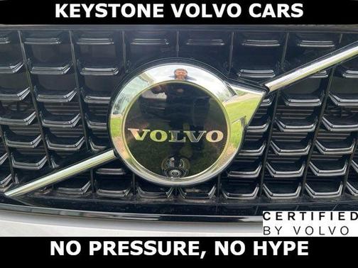 Silver 2025 Volvo XC40 B5 Plus Dark Theme