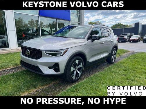 Silver 2025 Volvo XC40 B5 Plus Dark Theme