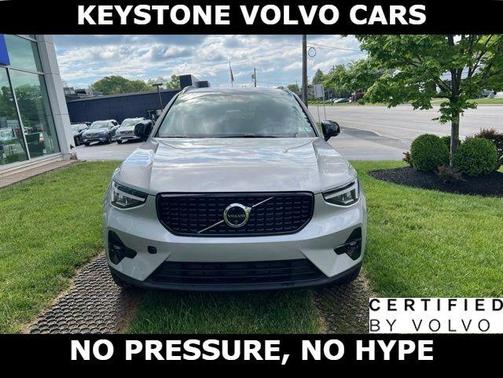 Silver 2025 Volvo XC40 B5 Plus Dark Theme
