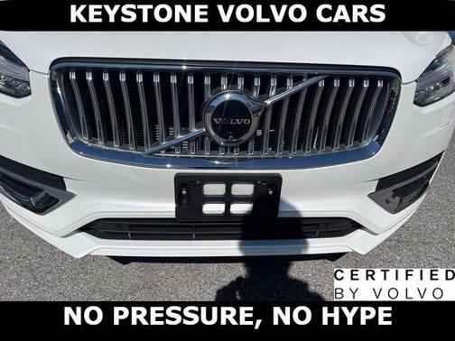 Crystal White 2024 Volvo XC90 Recharge Plug-In Hybrid T8 Ultimate Bright Theme 7-Seater