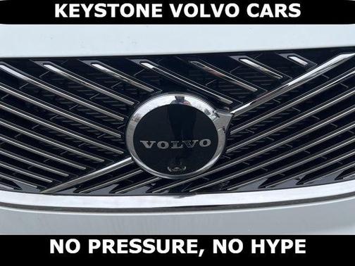 Crystal White 2026 Volvo XC90 B6 Plus 7-Seater