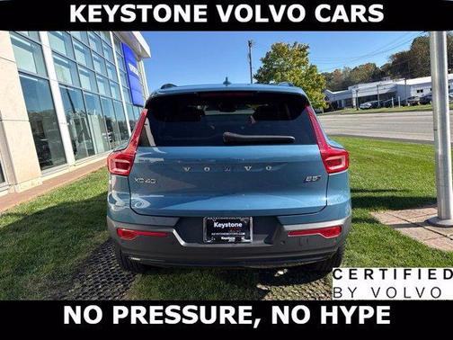 Fjord Blue 2024 Volvo XC40 B5 Plus Dark Theme