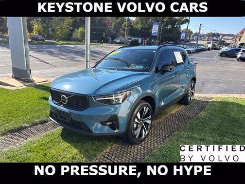 Fjord Blue 2024 Volvo XC40 B5 Plus Dark Theme