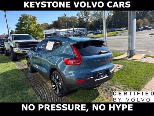 Fjord Blue 2024 Volvo XC40 B5 Plus Dark Theme