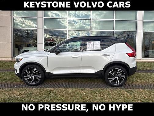 2022 Volvo XC40 R-Design