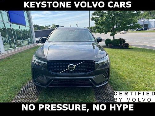 Platinum Gray 2024 Volvo XC60 B5 Plus Dark Theme