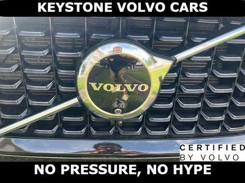 Platinum Gray 2024 Volvo XC60 B5 Plus Dark Theme