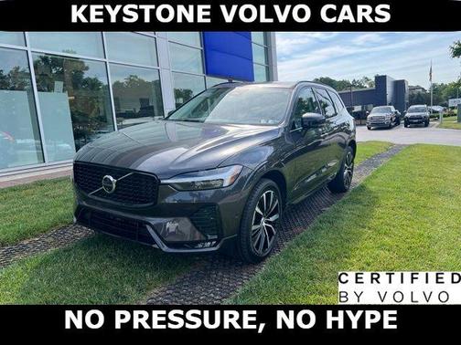 Platinum Gray 2024 Volvo XC60 B5 Plus Dark Theme