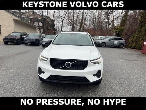 Crystal White 2026 Volvo XC40 B5 Core