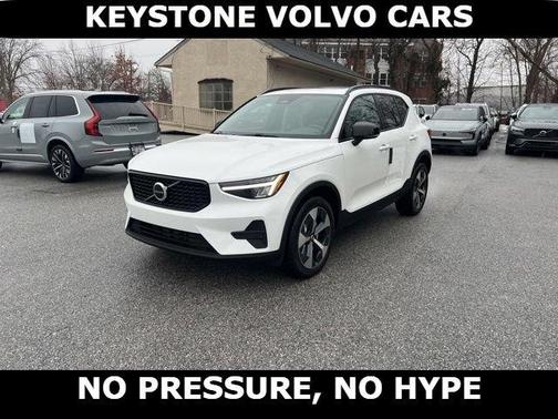 Crystal White 2026 Volvo XC40 B5 Core