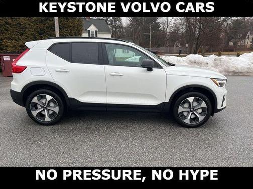Crystal White 2026 Volvo XC40 B5 Core