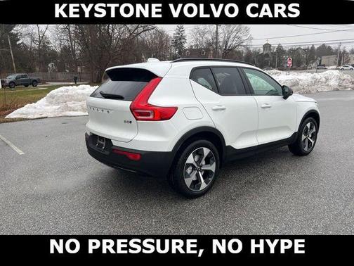 Crystal White 2026 Volvo XC40 B5 Core