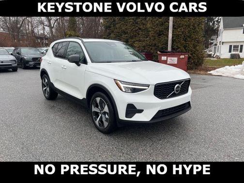 Crystal White 2026 Volvo XC40 B5 Core