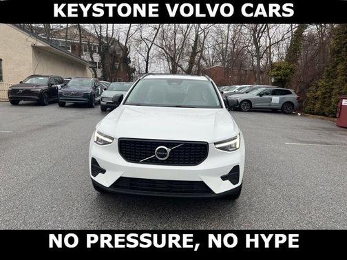 Crystal White 2026 Volvo XC40 B5 Core
