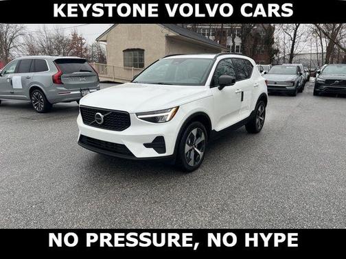 Crystal White 2026 Volvo XC40 B5 Core
