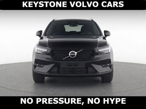 Onyx Black 2026 Volvo XC40 B5 Ultra