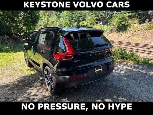 Onyx Black 2026 Volvo XC40 B5 Ultra