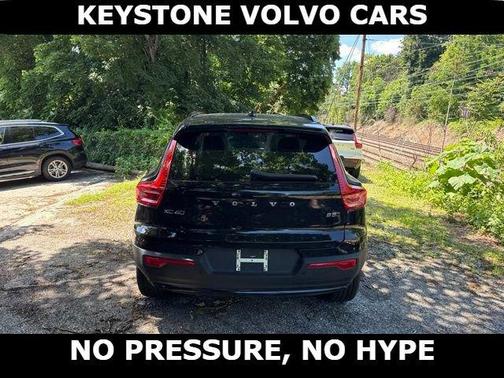 Onyx Black 2026 Volvo XC40 B5 Ultra