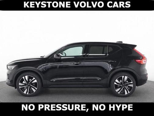 Onyx Black 2026 Volvo XC40 B5 Ultra