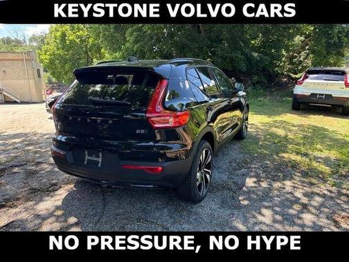 Onyx Black 2026 Volvo XC40 B5 Ultra