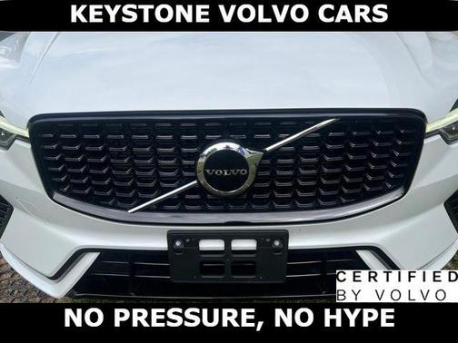 Crystal White 2024 Volvo XC60 B5 Core