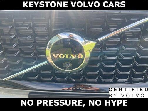 Vapour Grey 2024 Volvo XC60 B5 Plus Dark Theme
