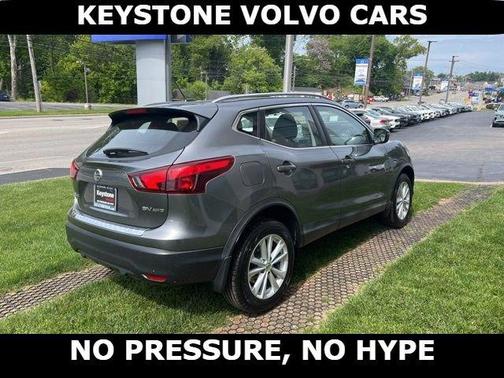 Gun Metallic 2018 Nissan Rogue Sport SV