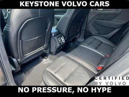 Onyx Black 2025 Volvo XC40 B5 Core Bright Theme