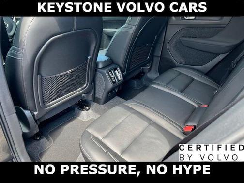 Onyx Black 2025 Volvo XC40 B5 Core Bright Theme
