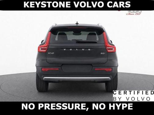 Onyx Black 2025 Volvo XC40 B5 Core Bright Theme