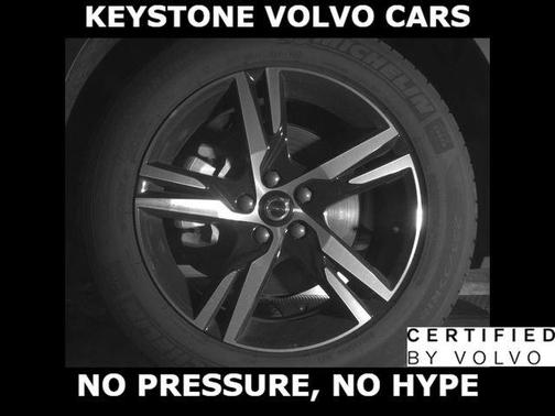 Onyx Black 2025 Volvo XC40 B5 Core Bright Theme