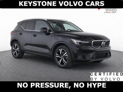Onyx Black 2025 Volvo XC40 B5 Core Bright Theme