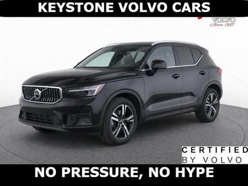 Onyx Black 2025 Volvo XC40 B5 Core Bright Theme