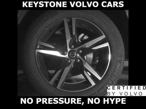 Onyx Black 2025 Volvo XC40 B5 Core Bright Theme