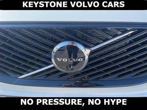 Crystal White 2026 Volvo XC60 Plug-In Hybrid T8 Ultra